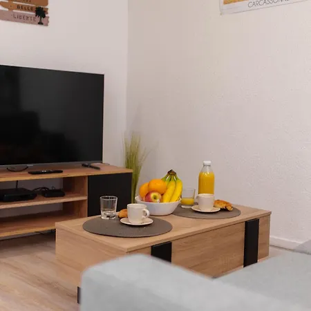 Spacieux T2 Au Centre Avec Parking Et Climatisation *